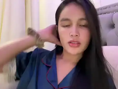 itsBldreina online show from November 2025 07:24:02 PM