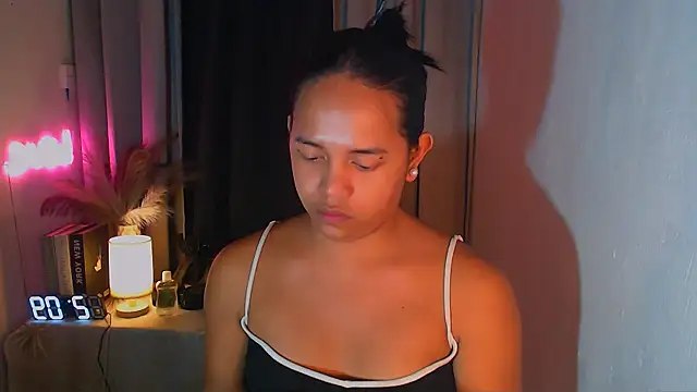 Lorainnelustts online show from December 2025 04:52:01 AM