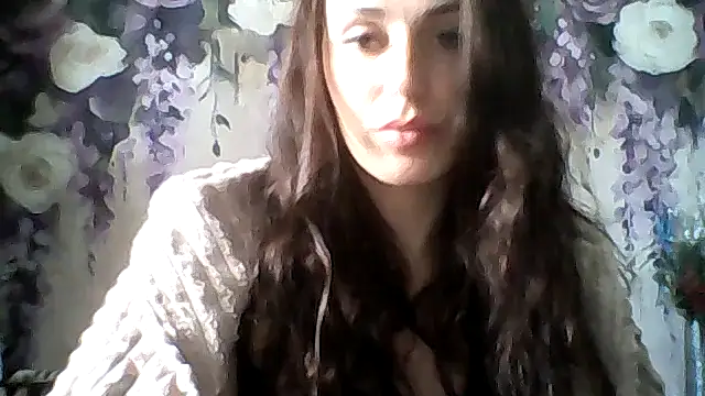 Snapshot of Qinini chatting on November 2025 09:41:02 AM Qinini online show from November 2025 09:41:02 AM