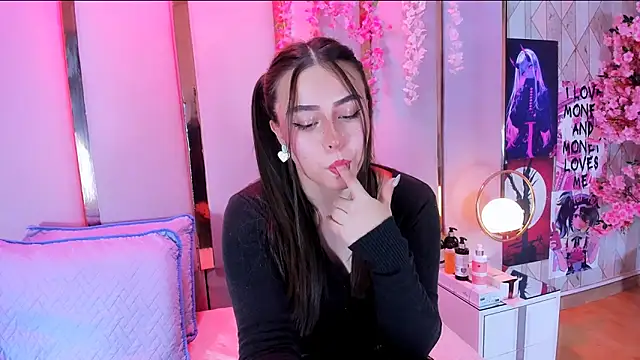 HannaCollins  online show from March 2026 01:37:01 PM