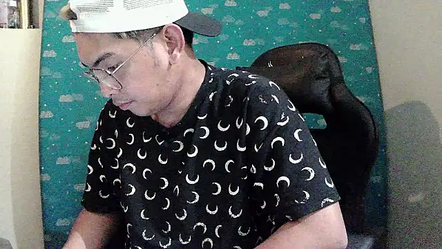 Snapshot of riley_cum chatting on March 2026 08:03:01 PM riley cum online show from March 2026 08:03:01 PM