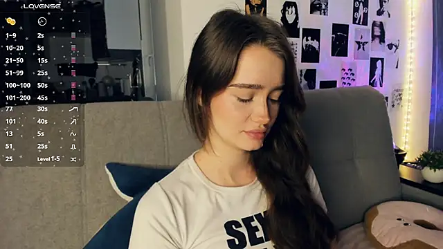 Snapshot of lovelyalivia chatting on December 2025 08:09:02 AM lovelyalivia online show from December 2025 08:09:02 AM