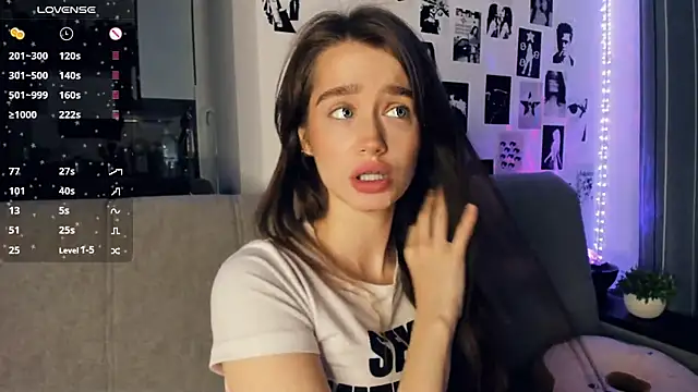 Snapshot of lovelyalivia chatting on December 2025 09:06:01 AM lovelyalivia online show from December 2025 09:06:01 AM