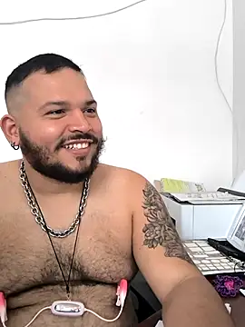 Snapshot of DannyBearrr chatting on October 2025 07:12:01 PM DannyBearrr online show from October 2025 07:12:01 PM