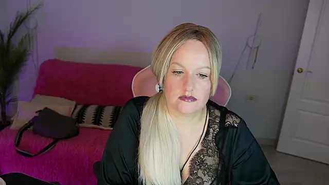 MariemLui online show from October 2025 10:35:01 AM