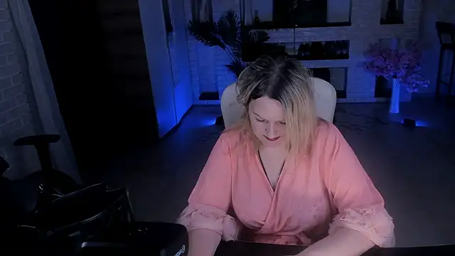 MariemLui online show from October 2025 11:00:02 AM