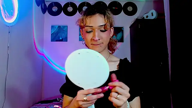 meghan devil  online show from November 2025 04:01:02 AM