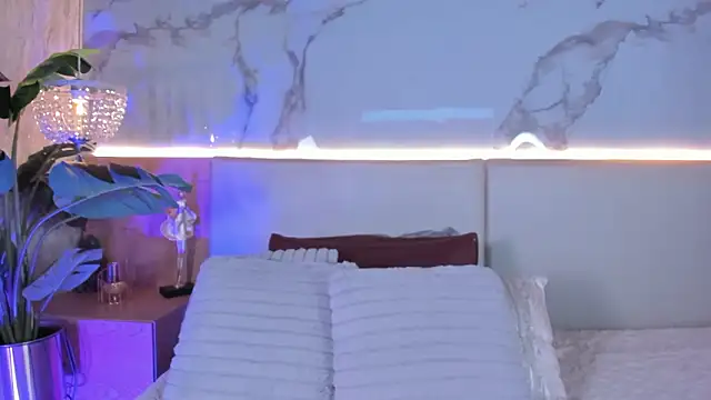 ValSmith  online show from March 2026 03:43:01 AM