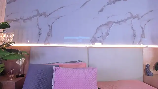 ValSmith  online show from April 2026 04:04:01 AM