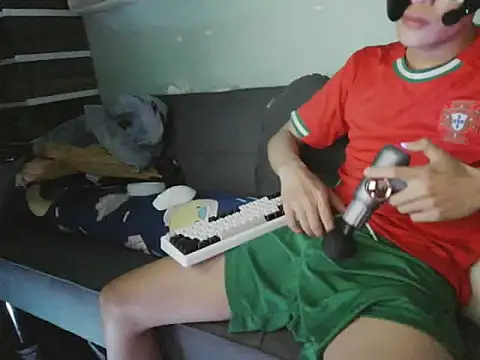 boyhigh1997 online show from November 2025 06:08:02 PM