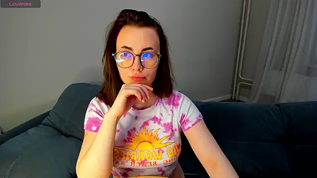 Snapshot of MewStella chatting on April 2026 06:43:02 PM MewStella online show from April 2026 06:43:02 PM