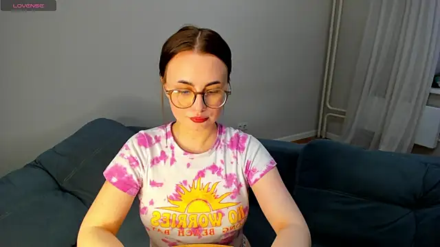 Snapshot of MewStella chatting on April 2026 02:14:02 PM MewStella online show from April 2026 02:14:02 PM