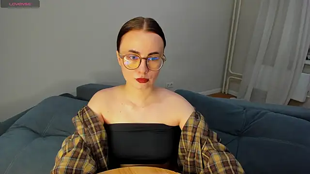 Snapshot of MewStella chatting on April 2026 03:21:01 PM MewStella online show from April 2026 03:21:01 PM