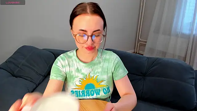 Snapshot of MewStella chatting on May 2026 04:19:01 AM MewStella online show from May 2026 04:19:01 AM