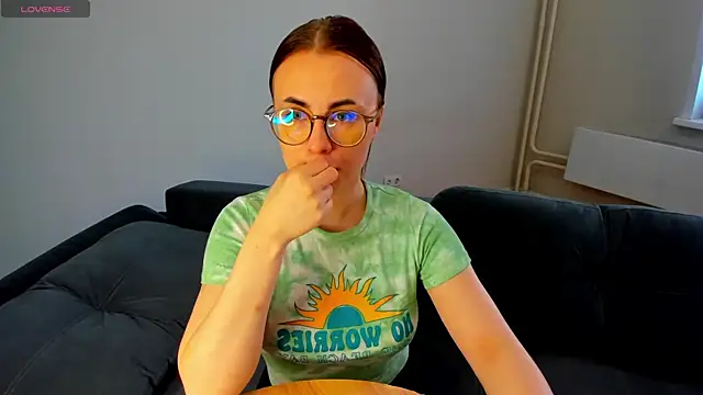 Snapshot of MewStella chatting on May 2026 04:29:02 AM MewStella online show from May 2026 04:29:02 AM