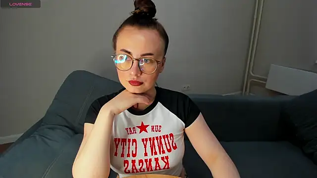 Snapshot of MewStella chatting on June 2026 05:49:02 PM MewStella online show from June 2026 05:49:02 PM