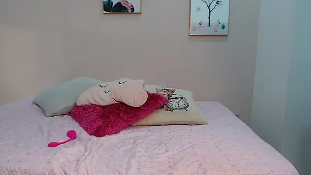 zooombee online show from November 2025 07:35:02 PM