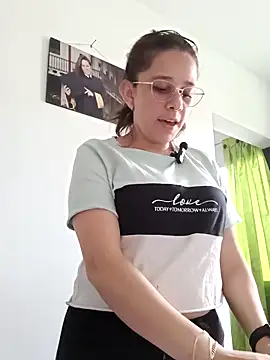 Isabella5 Brown  online show from October 2025 08:20:01 PM