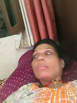 ISHANI-SINGH online show from October 2025 03:45:01 PM