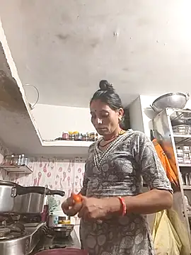 ISHANI-SINGH online show from November 2025 03:45:01 PM