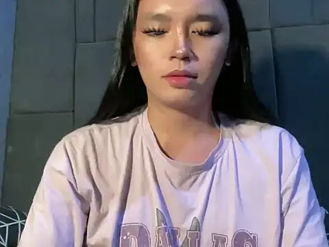 Claudia Johnson online show from November 2025 06:29:01 PM