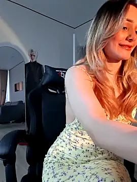 Snapshot of Chloe_Ravens chatting on May 2026 06:20:02 AM Chloe Ravens online show from May 2026 06:20:02 AM