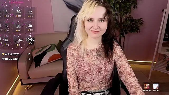 Snapshot of girl_next_doorr chatting on May 2026 01:18:02 PM girl next doorr online show from May 2026 01:18:02 PM