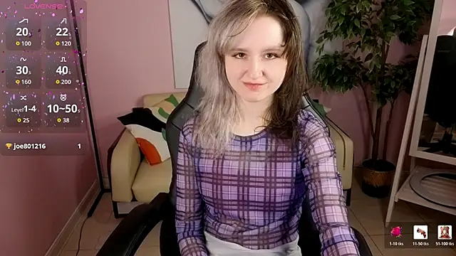 Snapshot of girl_next_doorr chatting on June 2026 12:53:01 PM girl next doorr online show from June 2026 12:53:01 PM