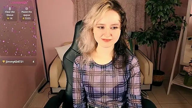 Snapshot of girl_next_doorr chatting on July 2026 12:55:01 PM girl next doorr online show from July 2026 12:55:01 PM