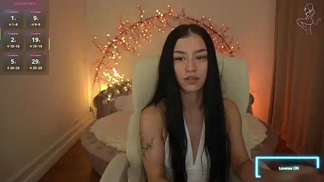 Snapshot of FataleNellie chatting on June 2026 08:02:01 PM FataleNellie online show from June 2026 08:02:01 PM