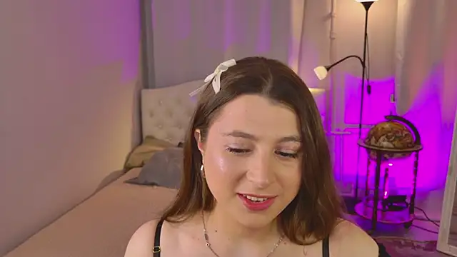 Queen Michelle  online show from December 2025 10:28:02 PM