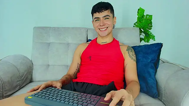 CamiiGuzmanX online show from October 2025 11:36:01 PM