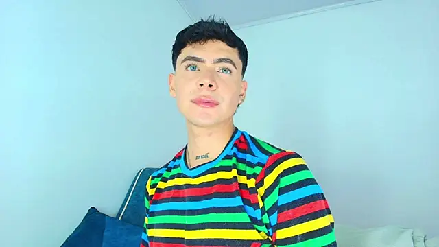 CamiiGuzmanX online show from November 2025 08:52:01 PM