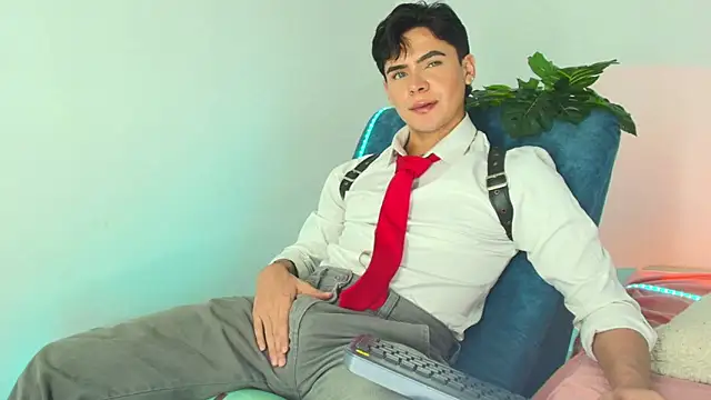 CamiiGuzmanX online show from December 2025 07:33:02 PM