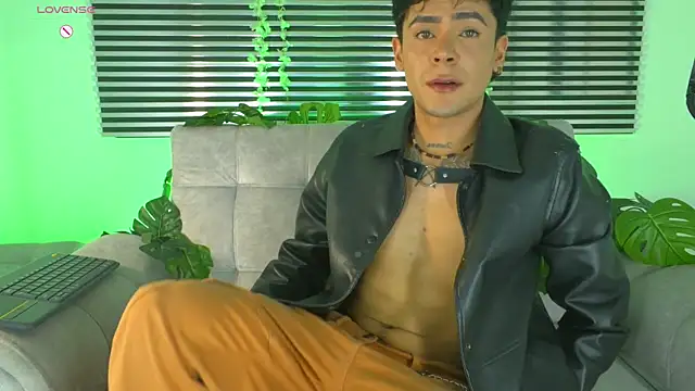 CamiiGuzmanX online show from June 2026 09:30:02 PM