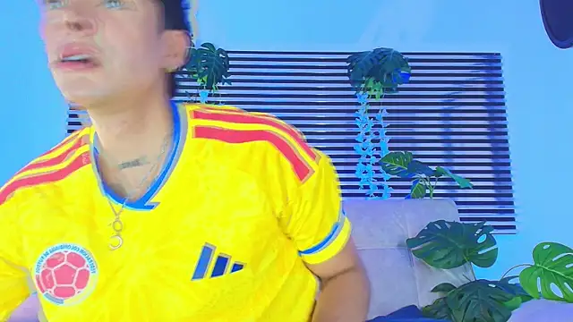 CamiiGuzmanX online show from July 2026 07:18:02 PM