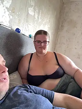 Snapshot of CurvyPaar2 chatting on June 2026 12:18:01 PM CurvyPaar2 online show from June 2026 12:18:01 PM