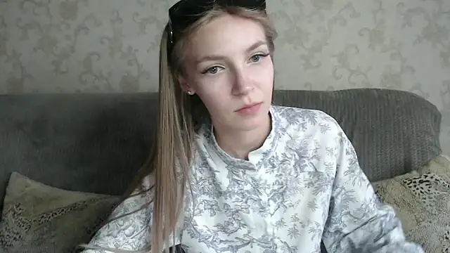 Snapshot of HitGyrl chatting on June 2026 02:33:01 PM HitGyrl online show from June 2026 02:33:01 PM