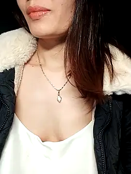 Hinna x online show from November 2025 02:39:02 PM