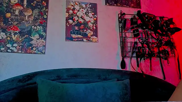 Snapshot of the_high_priestess chatting on May 2026 05:15:01 AM the high priestess online show from May 2026 05:15:01 AM