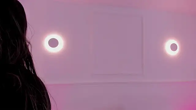 Snapshot of aleksandramiller_ chatting on June 2026 01:06:02 PM aleksandramiller online show from June 2026 01:06:02 PM