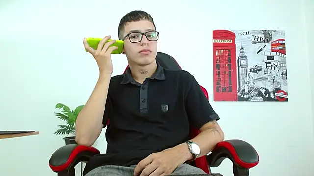 Cumandres18 online show from September 2025 02:06:01 PM