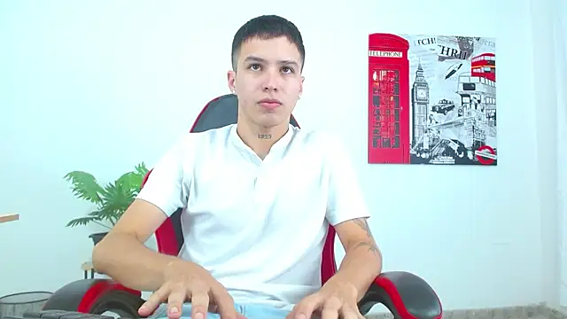 Cumandres18 online show from October 2025 01:57:02 PM