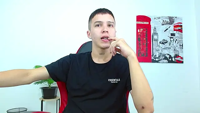 Cumandres18 online show from December 2025 02:12:02 PM