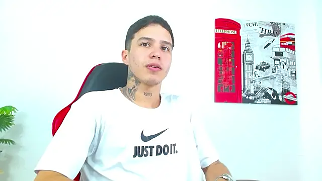 Cumandres18 online show from February 2026 03:33:01 PM