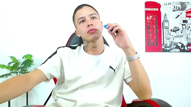 Cumandres18 online show from April 2026 03:07:01 PM