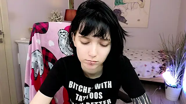 HazelTompson online show from December 2025 08:40:01 PM