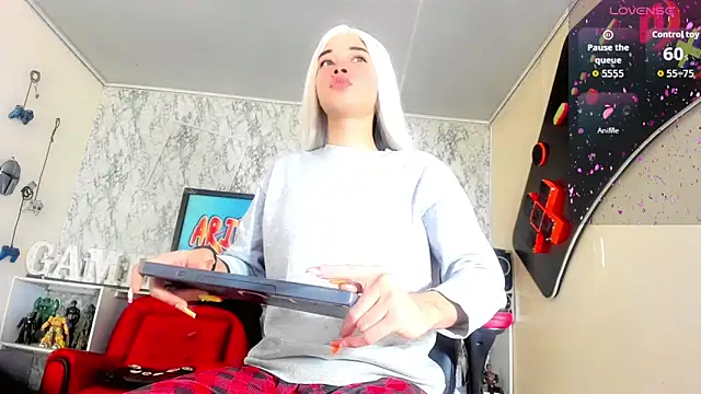 Madison Mujica online show from October 2025 11:07:01 AM