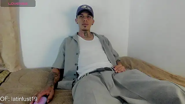 Snapshot of Savajelust chatting on June 2026 04:01:01 PM Savajelust online show from June 2026 04:01:01 PM