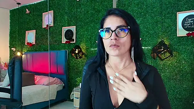 Linagh  online show from November 2025 11:53:02 AM